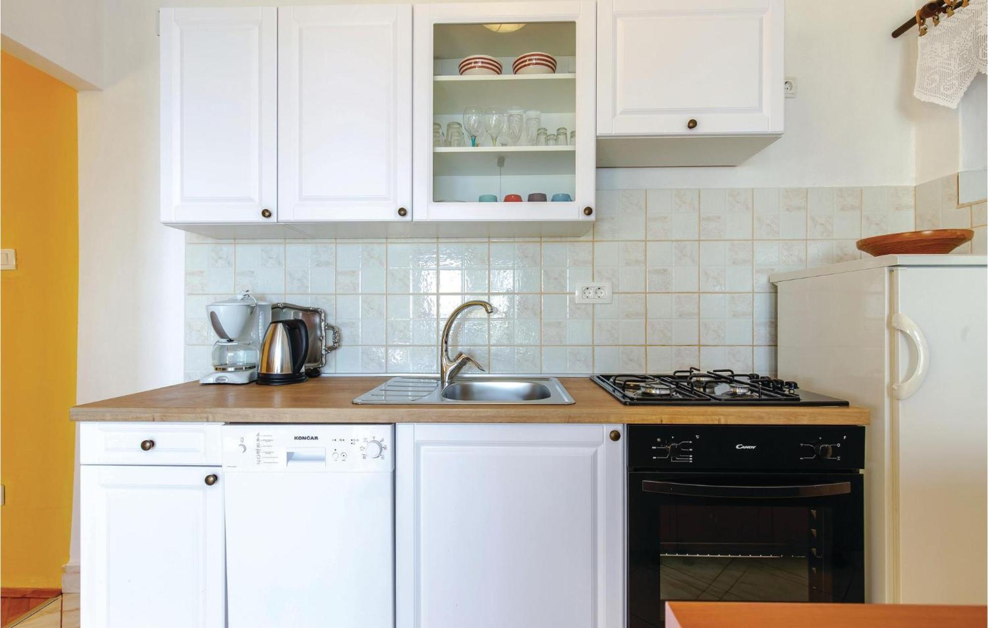 Stunning Apartment In Novi Vinodolski With Wifi Exterior photo